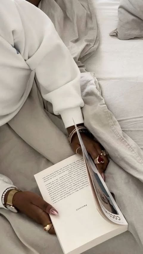 Instagram post by @matychon for Overskin. Caption reads: LIP COMBO ✨💋 @overskin 
matita occhi n°02
nude....