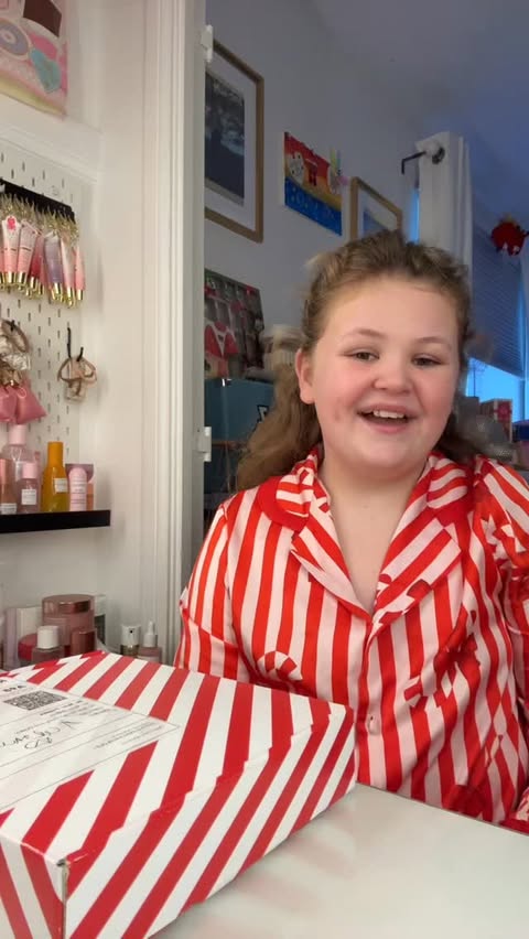 Instagram post by @daddy_and_carly for Denman Brush. Caption reads: [...] 💖 

Gifted - Thank you @dr.pawpaw....