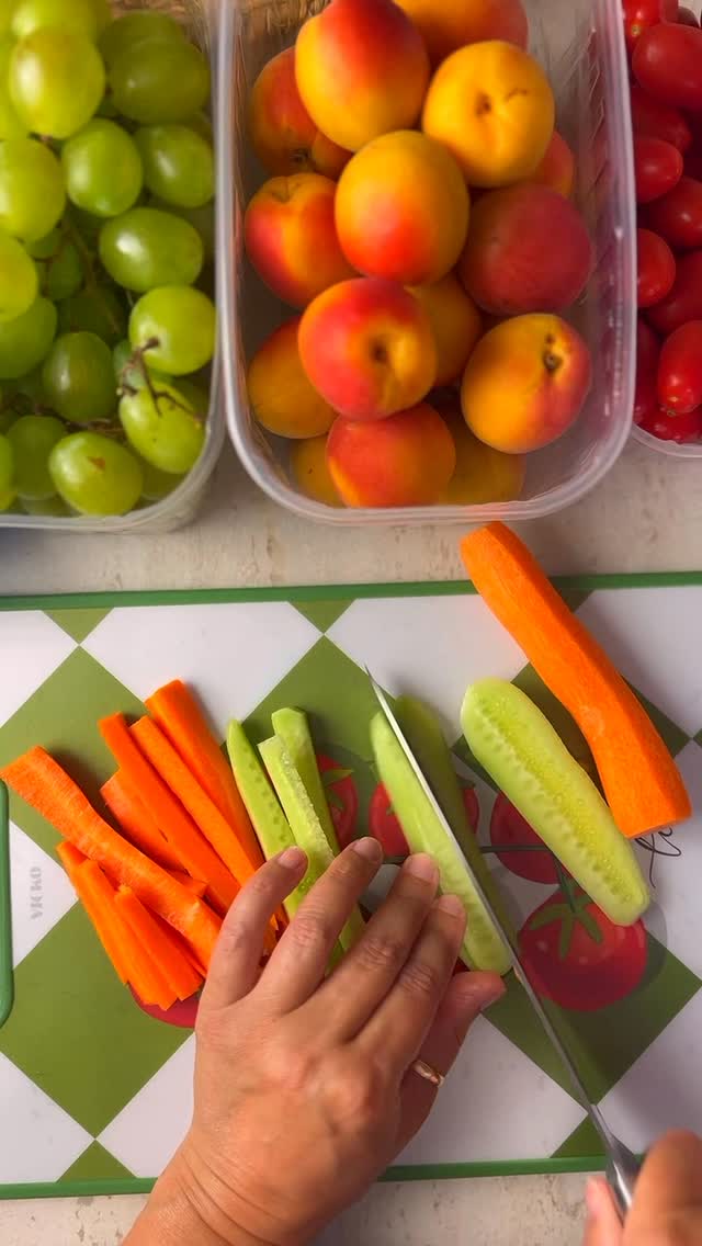 Instagram post by @nikis_food for Lidl Hellas. Caption reads: #ad Back to School με Lidl! 🥕🍎

Οι διακοπές....