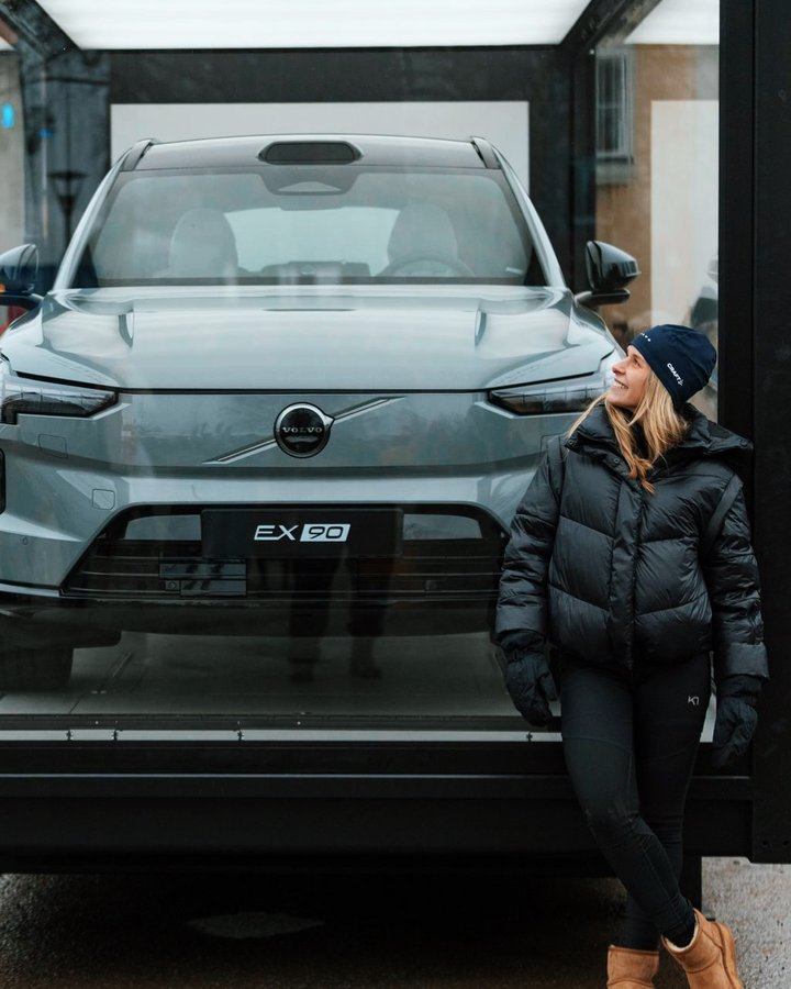 Instagram post by @carolinekejbert for Volvo Car Sverige. Caption reads: [...] man åker Tjejvasan med Volvo Car Sverige får....