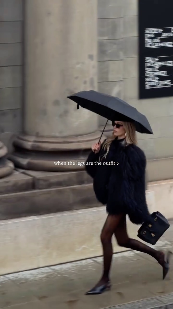 Instagram post by @sasha__fuks for Calzedonia. Caption reads: powered by @calzedonia 🖤

ad.