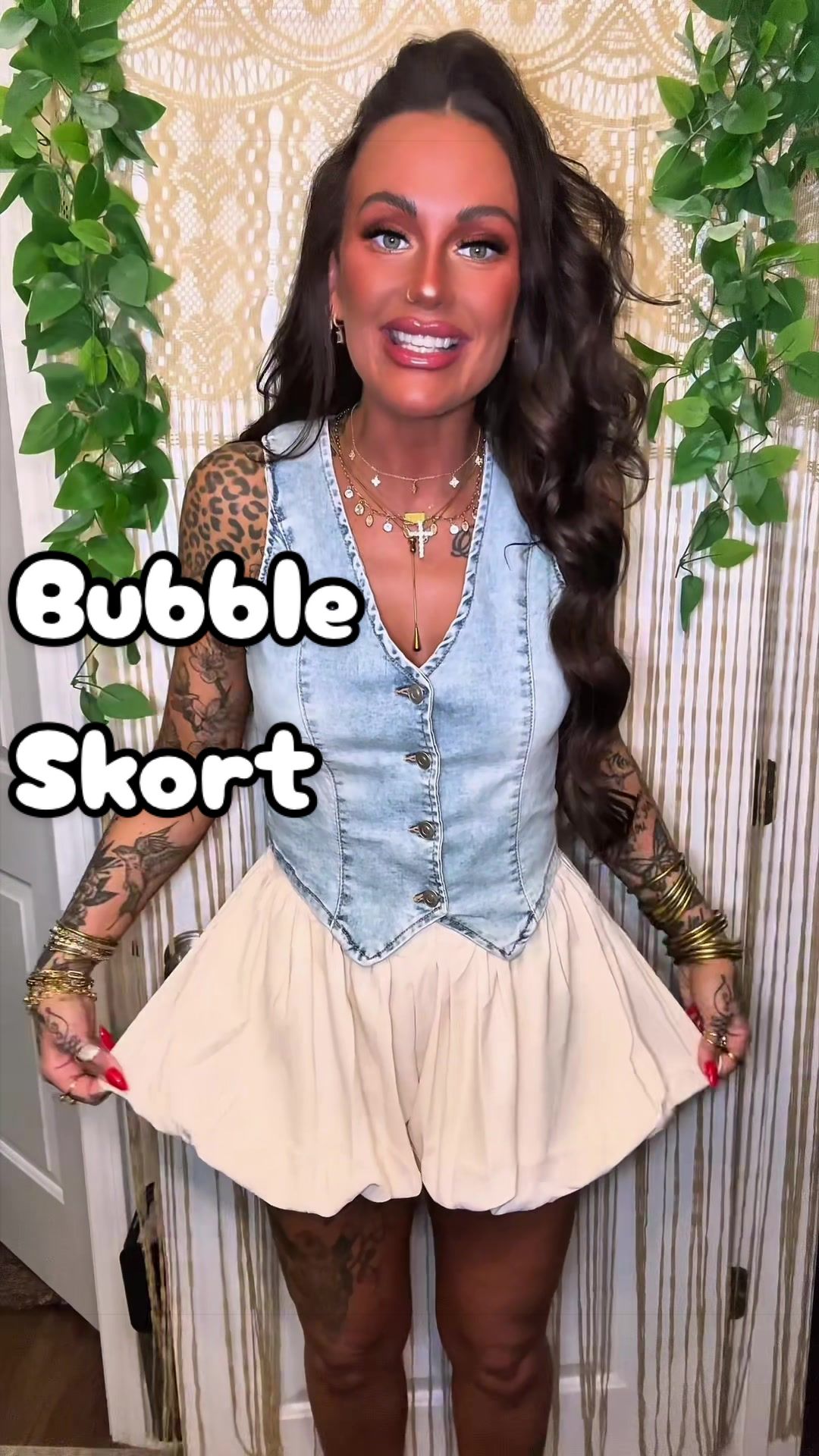 TikTok post by @bonnie_unfiltered for Tankaneo. Caption reads: [...] #summeroutfits #fashionfinds @Tankaneo....