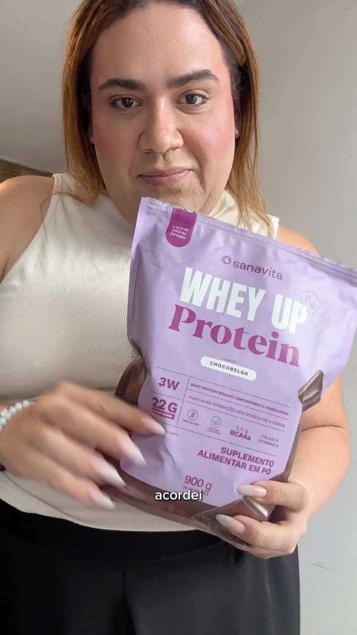 Instagram post by @betaboechat for Sanavita. Caption reads: Genteeee INSANAVITA chegou com descontos insanos....