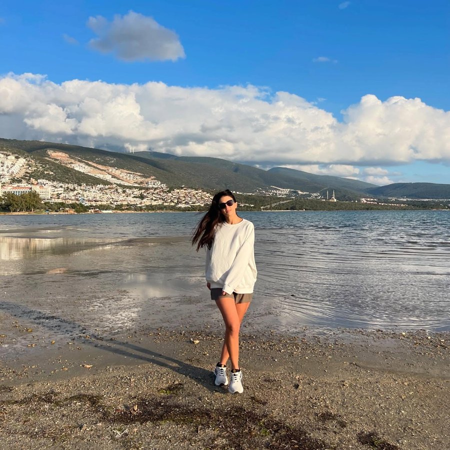 Instagram post by @cerenbenderlioglu for Touche Prive. Caption reads: #reklam.