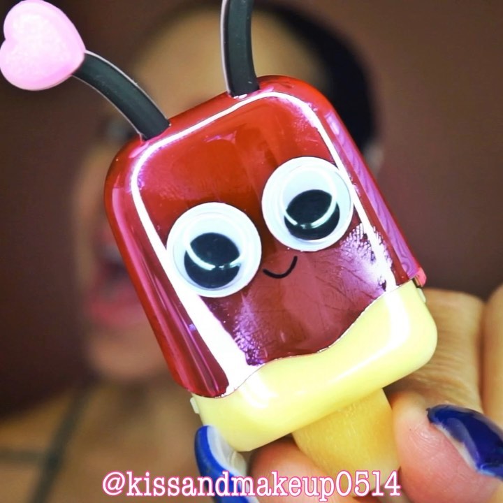 Instagram post by @kissandmakeup0514 for WOW Skin Science. Caption reads: 𝐇𝐚𝐩𝐩𝐲 𝐓𝐮𝐞𝐬𝐝𝐚𝐲!🤩⁣
⁣
#AD....