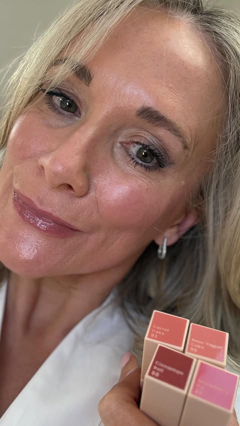 Instagram post by @bea._beauty._ for Inglot. Caption reads: [...] and seriously wearable 🤎✨ These 4 new....