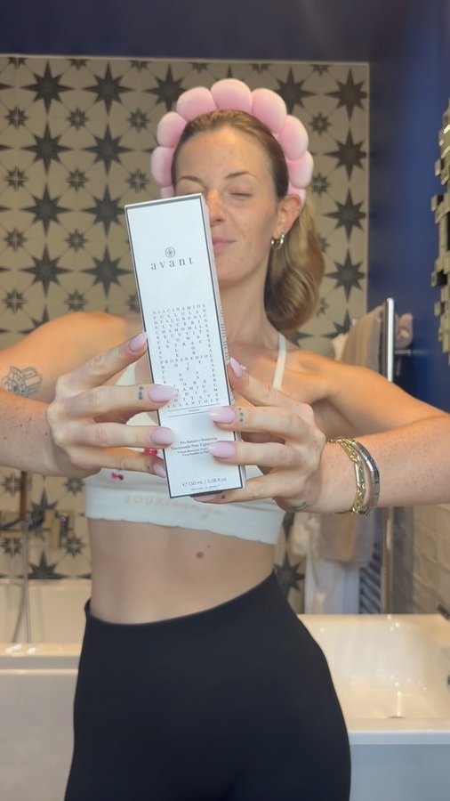 Instagram post by @poppieleigh for Avant Skincare. Caption reads: [...] #gifted #skin #skincare #avantskincare....