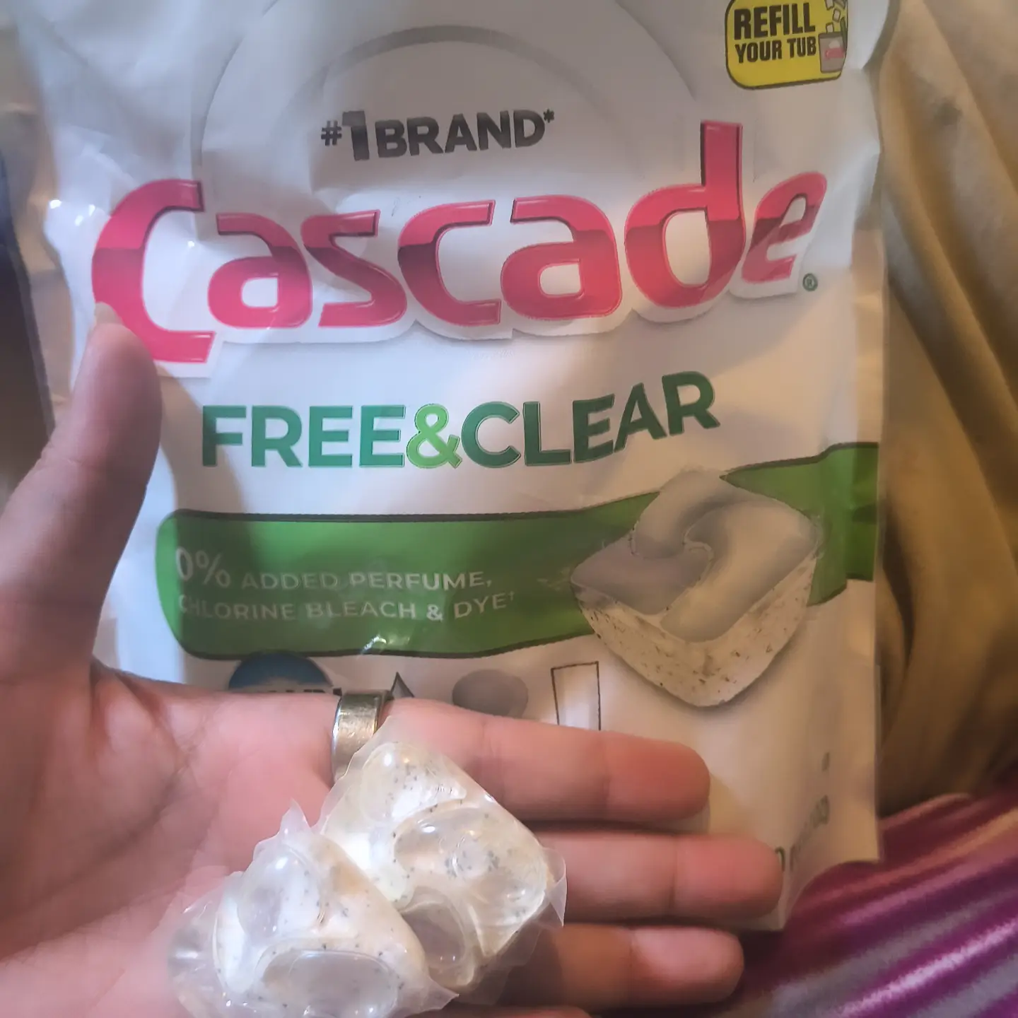 Instagram post by @ileogando for Cascade. Caption reads: I really like these Cascade Free & clear action....
