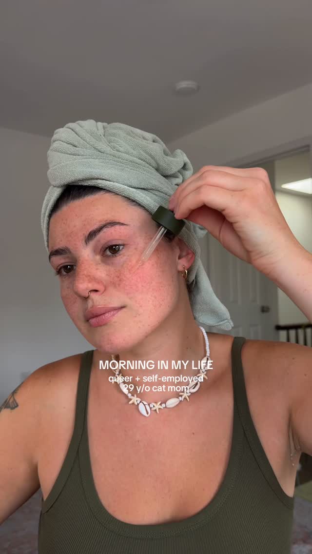 Instagram post by @brittminetti for Politics and Prose. Caption reads: happy monday my loves 💗  #prosepartner....