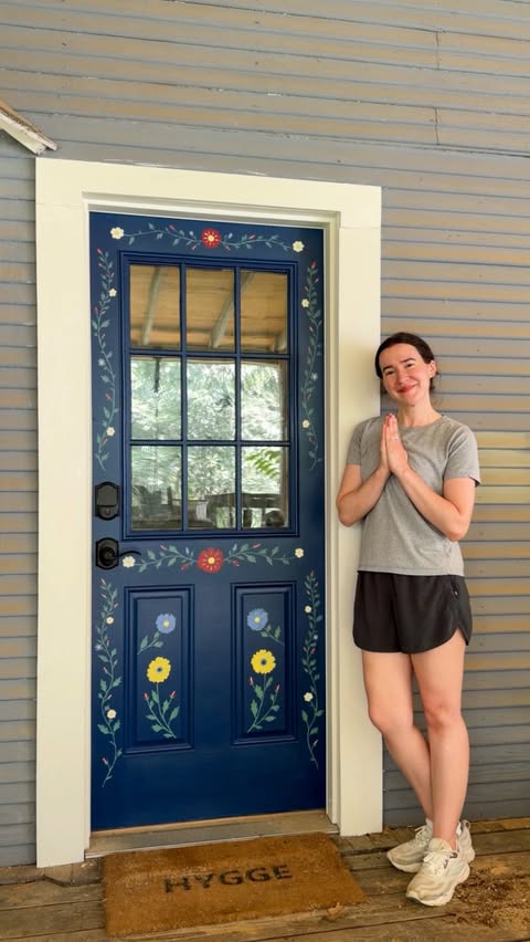 Instagram post by @reneerenovates for Sherwin-Williams. Caption reads: [...] 🤔 #sponsored Just look to the....
