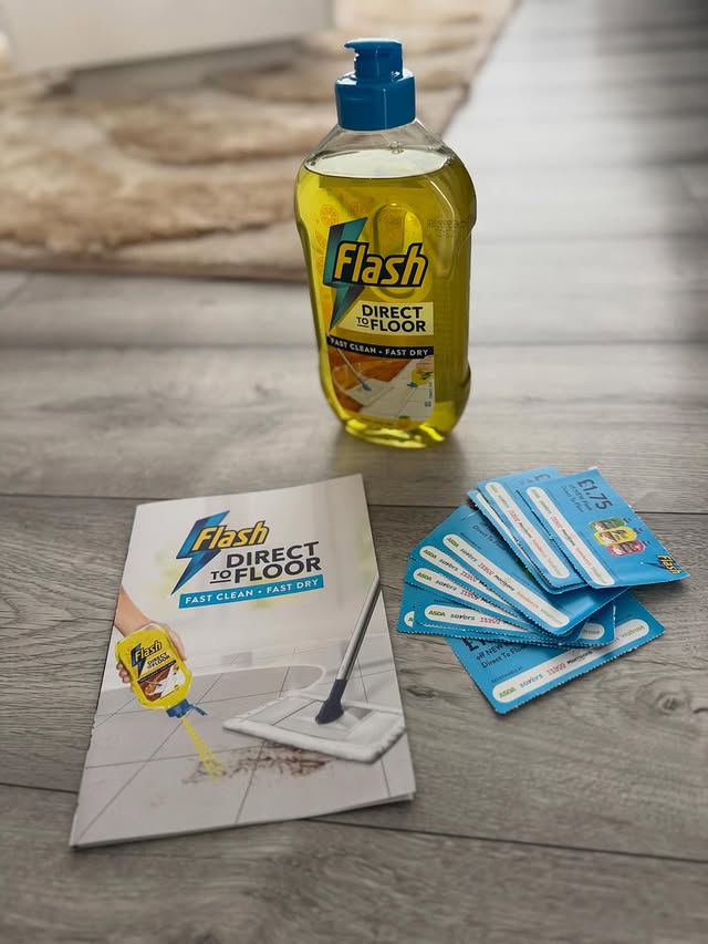 Instagram post by @thisis.andreea_ for SuperSavvyMe. Caption reads: [...] lot easier 🍋✨ @flashcleaning.uk....