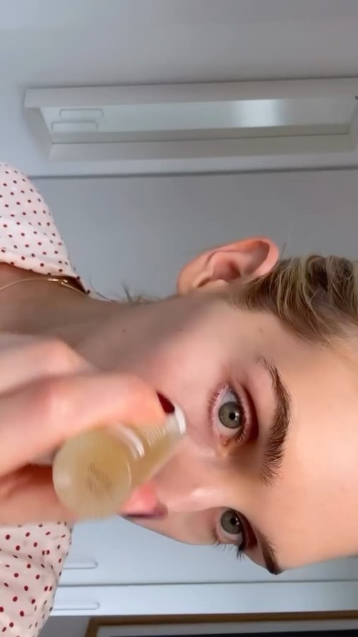 Instagram post by @eviehenderson for Aroma-Zone. Caption reads: I’ve kept my skincare routine simple this past....