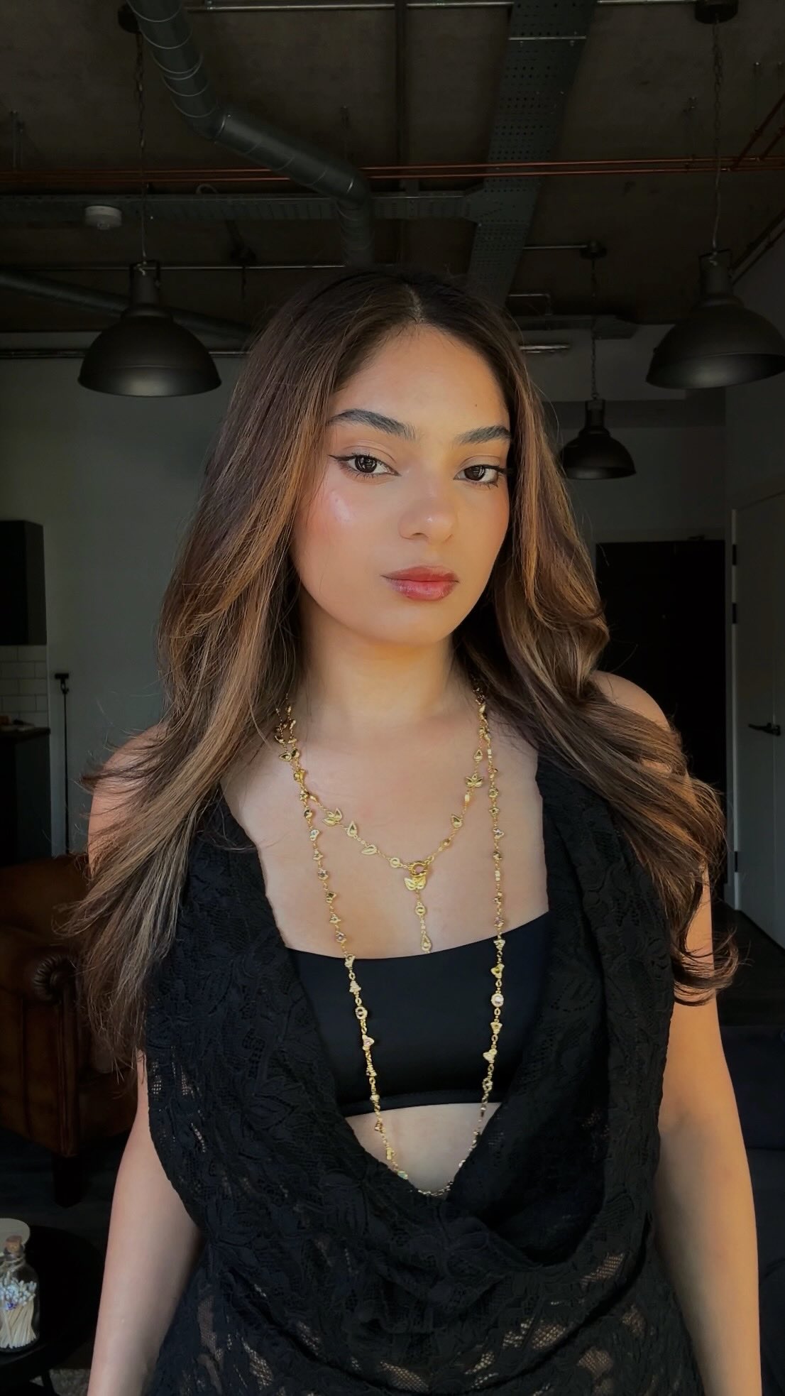 Instagram post by @soniaavdd for En Route Jewelry. Caption reads: me trying on shiny things for your viewing....