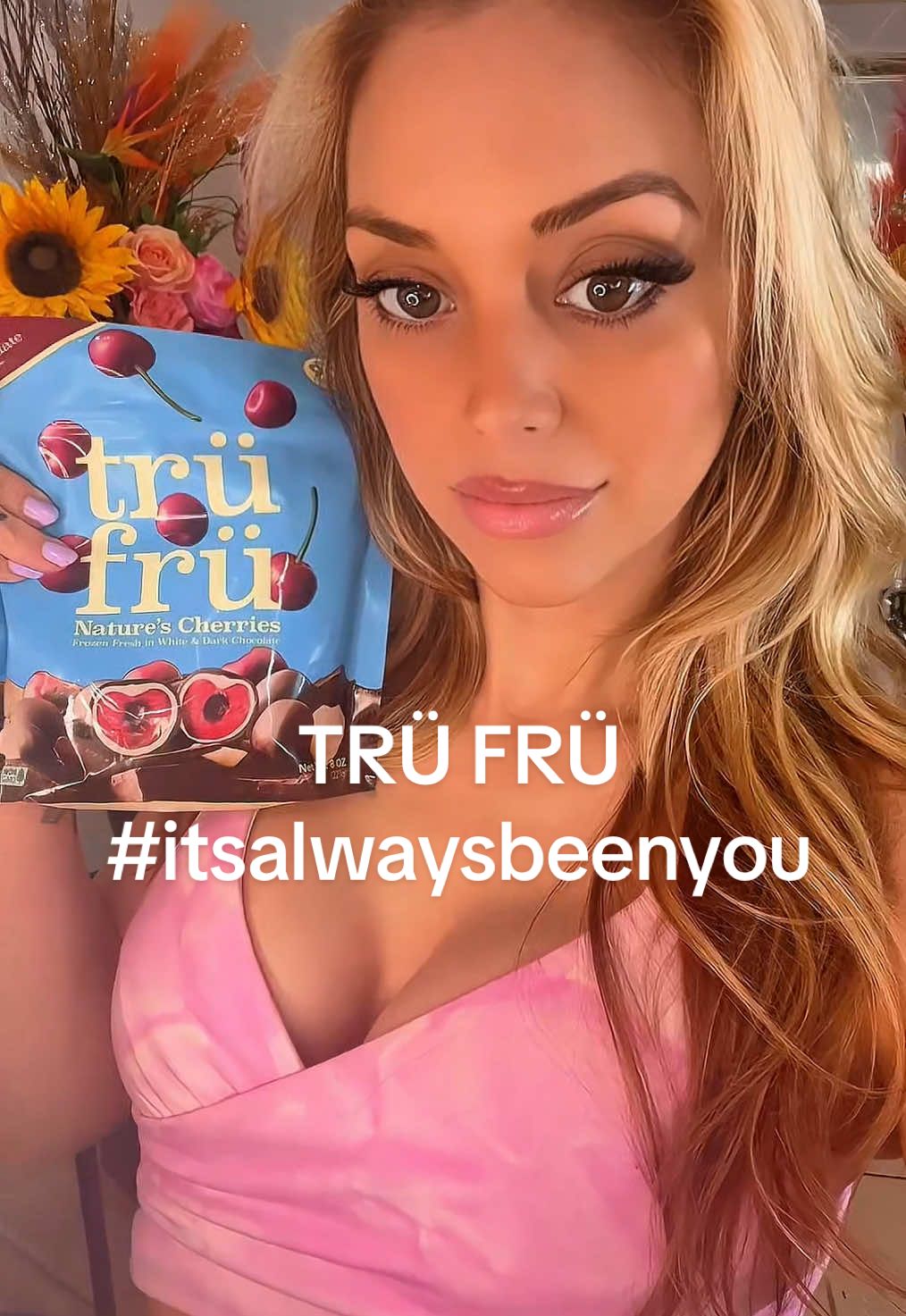 TikTok post by @royalerachele for Tru Fru. Caption reads: [...] #snacktok #healthydessert #trufru....