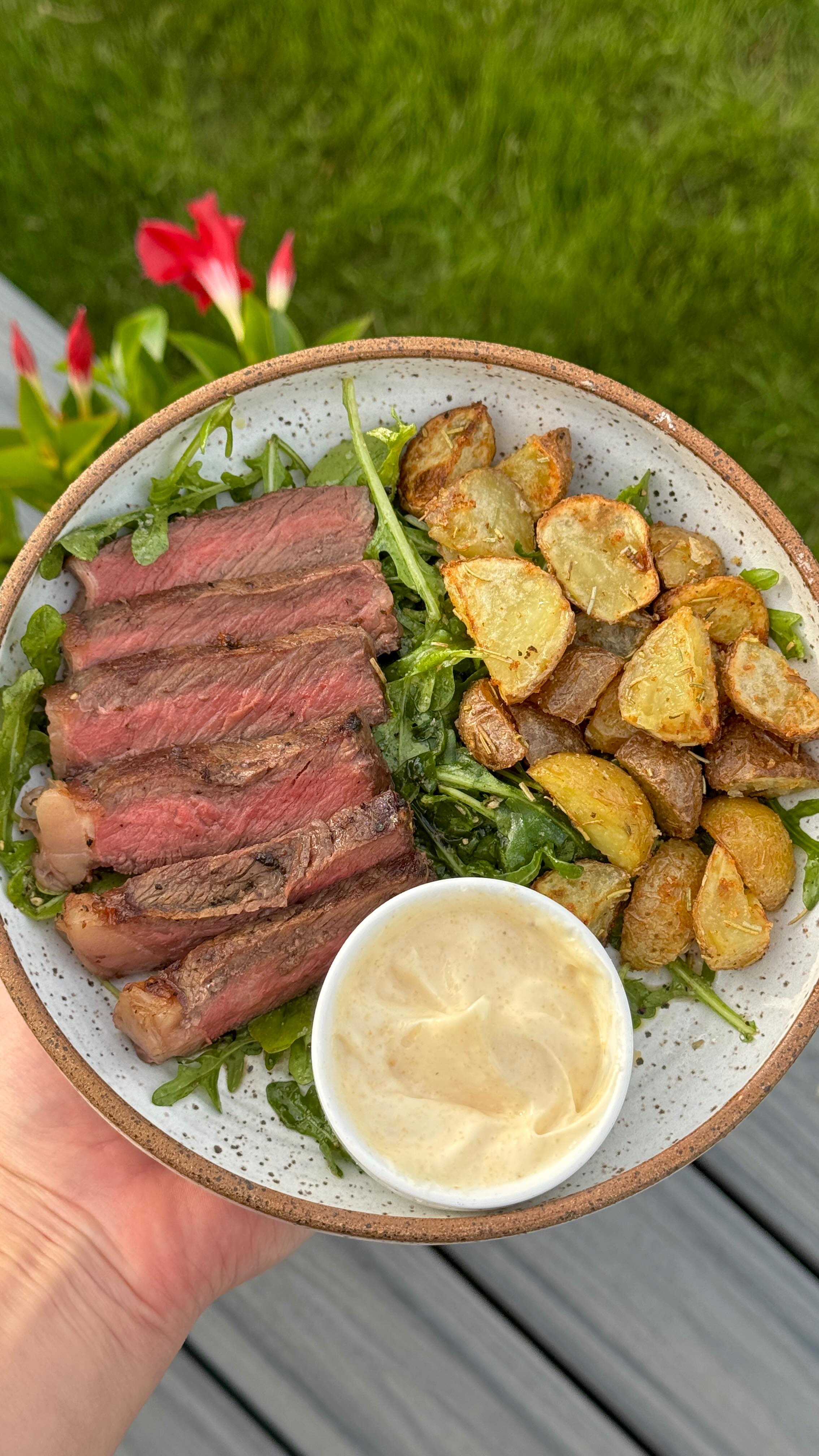 Instagram post by @eat.glutenfreewithme for Wonderbelly. Caption reads: [...] my go-to recovery routine 💛 

1.....