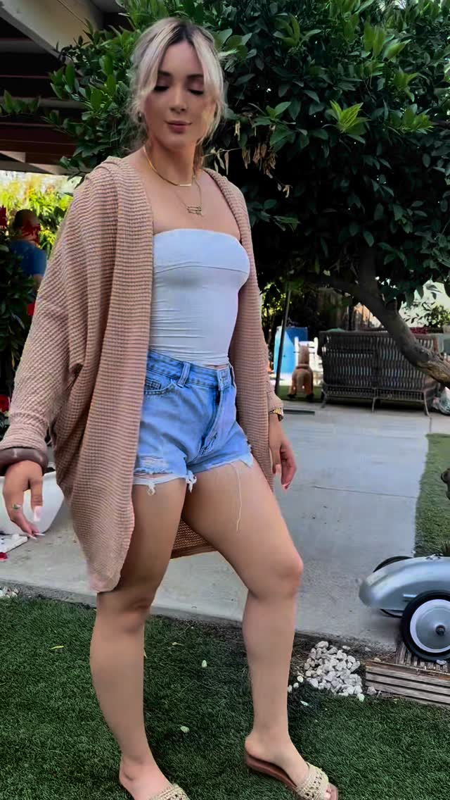 Instagram post by @ohheyitsevee for Merokeety. Caption reads: Manifesting chilly weather one cozy knit at a time....