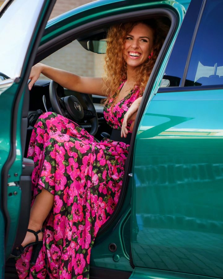 Instagram post by @candice.martens for Alfa Romeo Belux. Caption reads: Advertentie - Once an Alfista… 💚

"I should be....