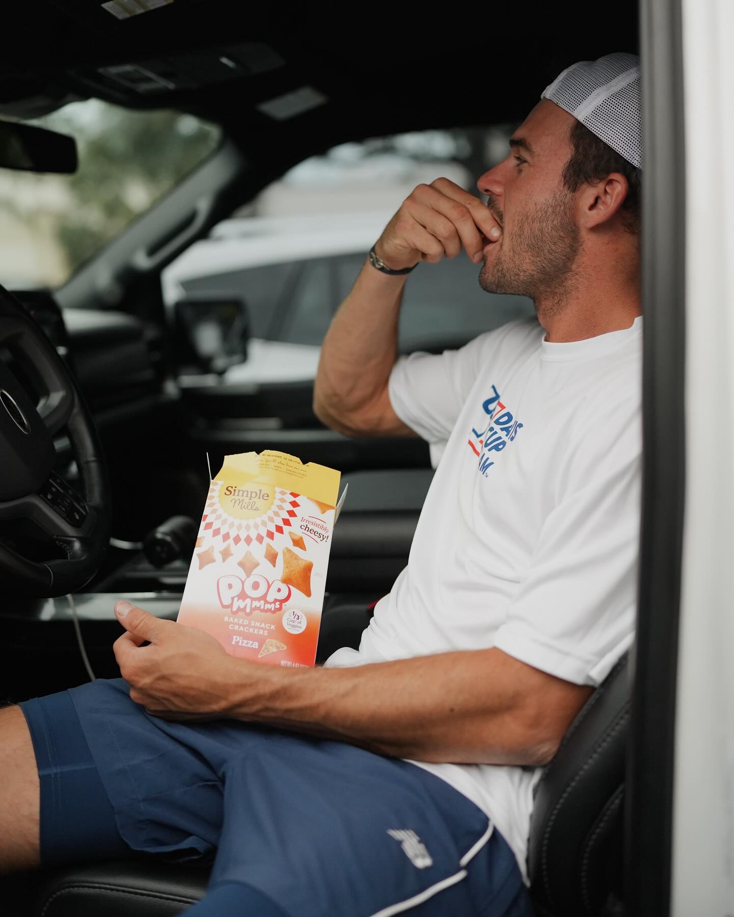 Instagram post by @tommypaull for Simple Mills. Caption reads: The essentials @simplemills 

The best cheesy....