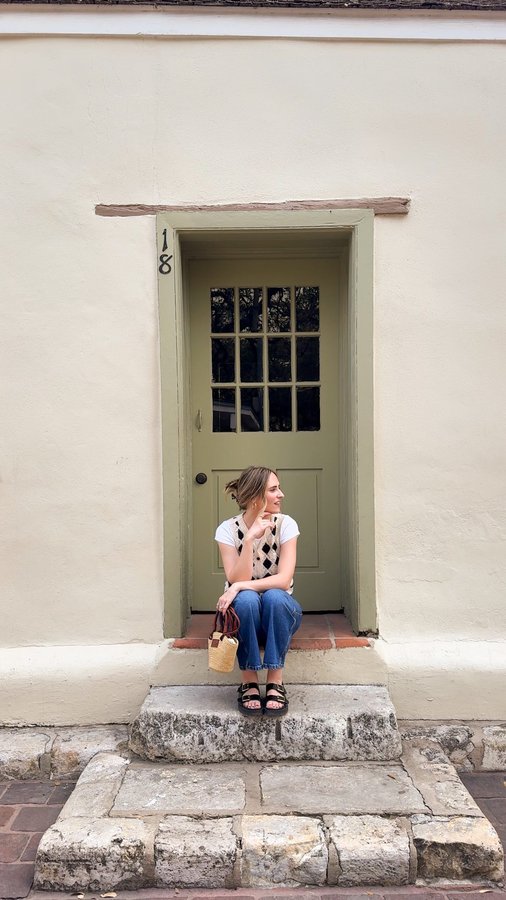 Instagram post by @abigailelisabethoneel for Chinet. Caption reads: [...] cups for easy clean-up. I like the @mychinet....