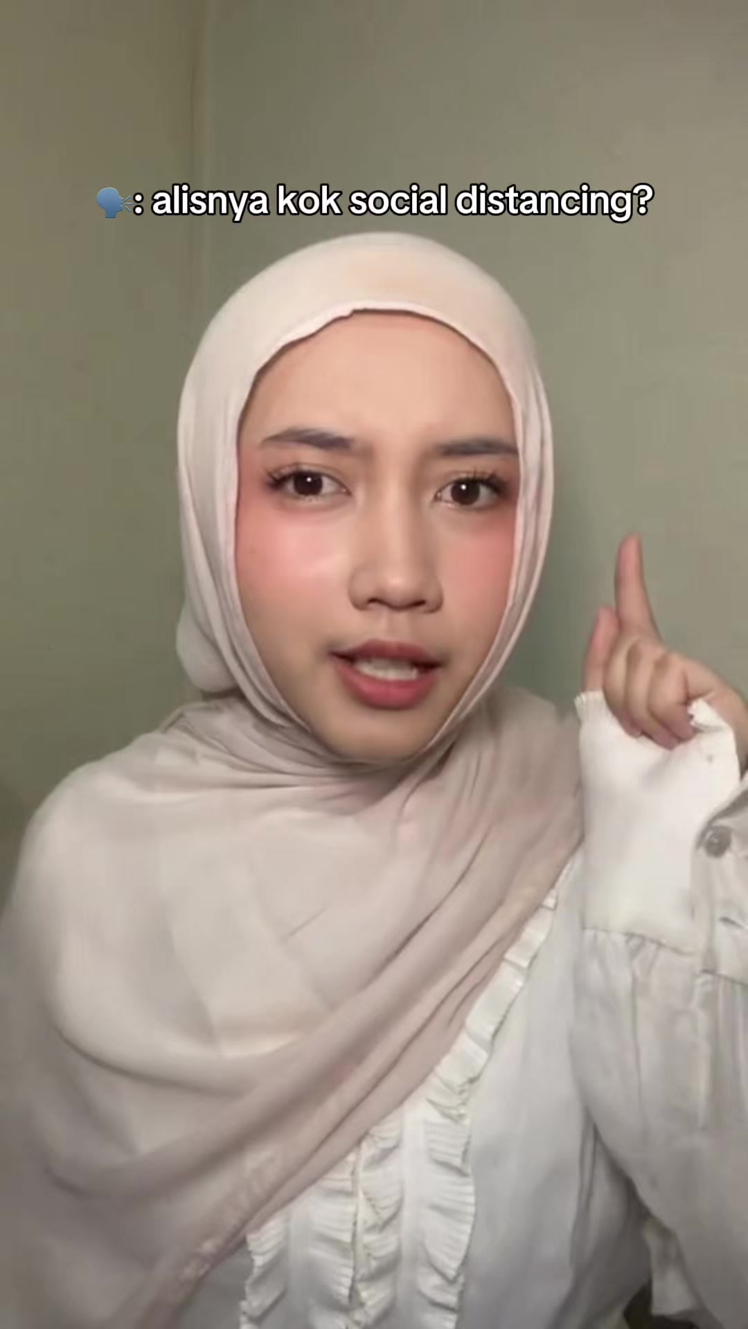 TikTok post by @zahraluthfiyaa for MlenDiaryID. Caption reads: [...] nih nonton gue ngalis ampe akhir....