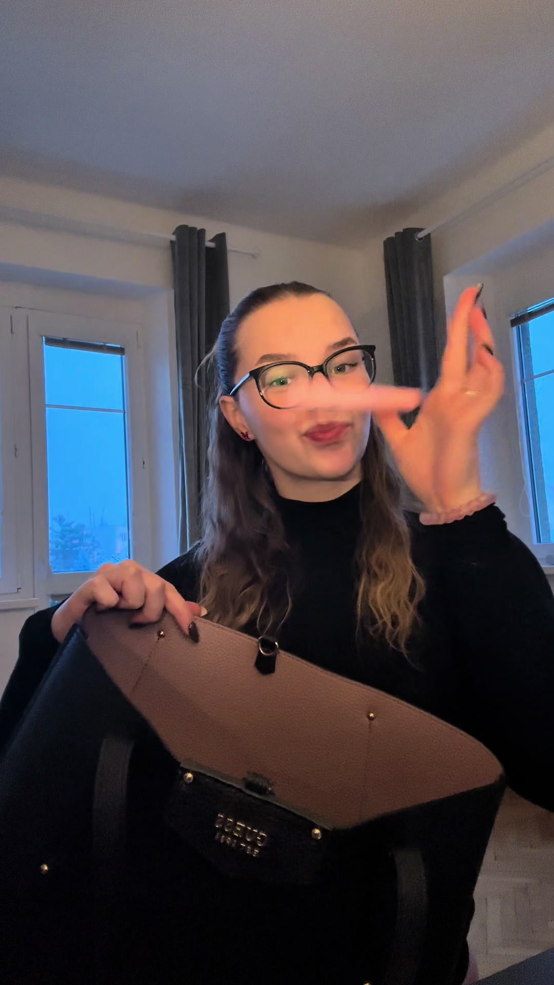 TikTok post by @_laurinka._ for Hairburst. Caption reads: BLACK FRIDAY na @hairburst !!!❤️ #fyp #foryoupage....