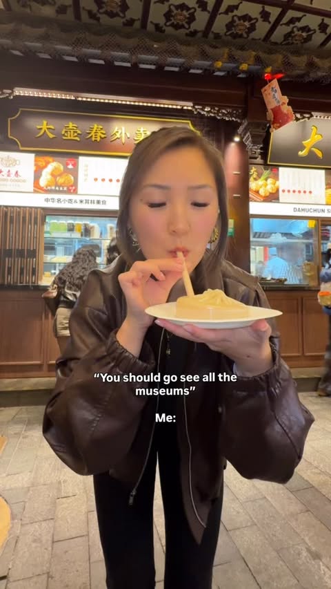 Instagram post by @eatingwithkirby for Cathay Pacific. Caption reads: [...] dining, to in-flight food aboard....