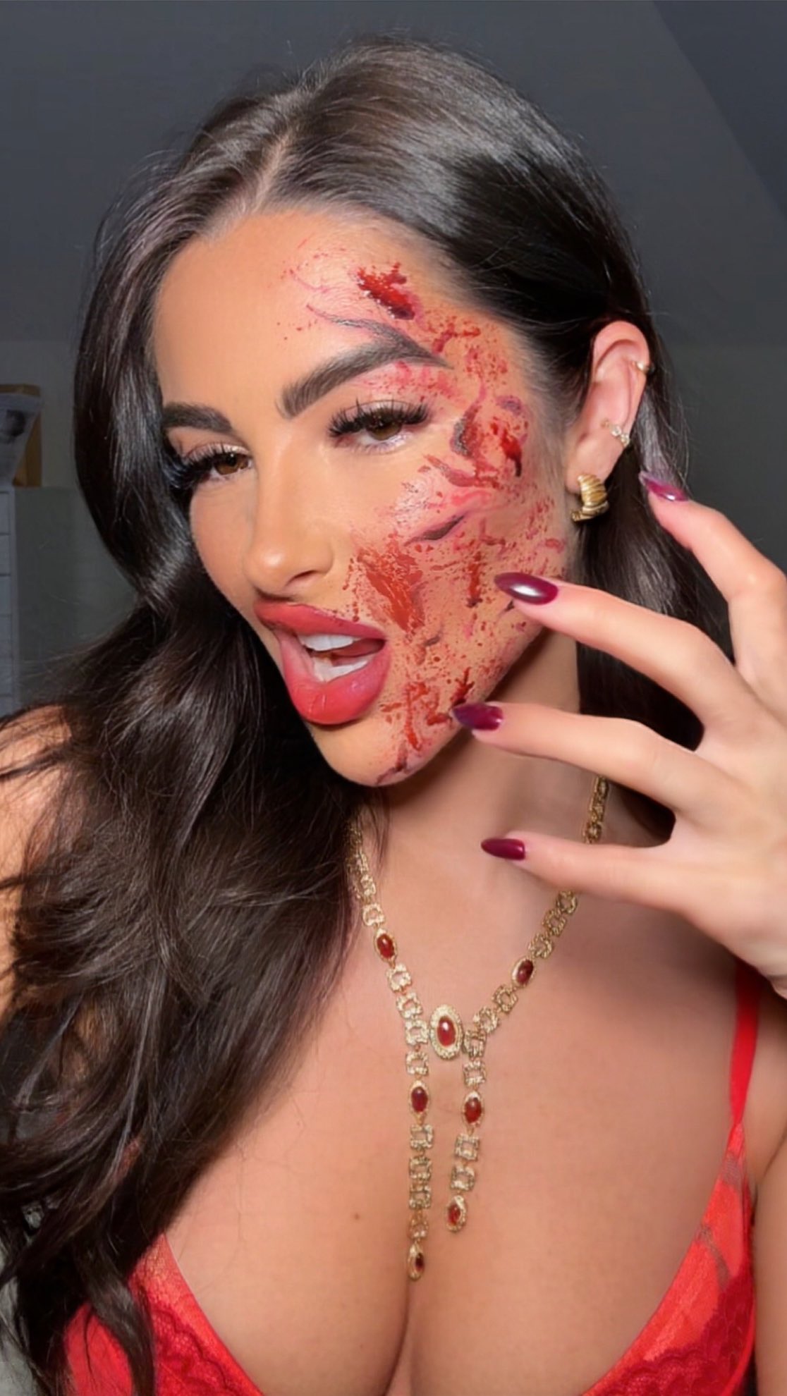 Instagram post by @madelynn_skye for Bobbi Brown Cosmetics. Caption reads: Easy Halloween scratches hack using foil 🩸
used:....