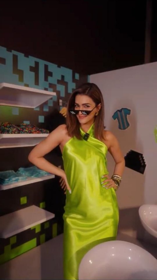 Instagram post by @kritisanon for HDFC Bank. Caption reads: The all-digital PIXEL PLAY Credit Card by HDFC....