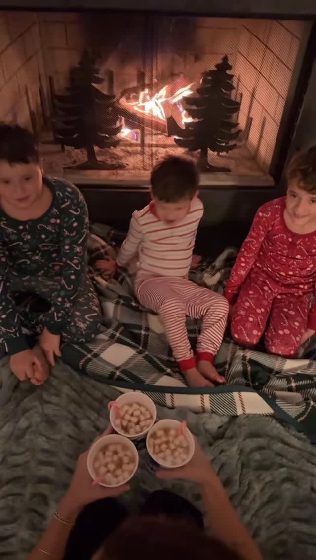 Instagram post by @lizadams for Chinet. Caption reads: If I could offer you one mom hack to help you get....