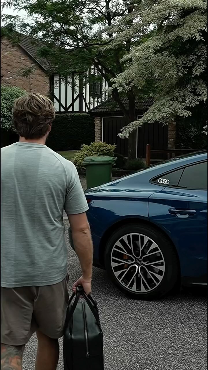 Instagram post by @lozzahaines for GRAMS28. Caption reads: Love my new @grams28 Bag 💼 thanks so much guys 🤗....