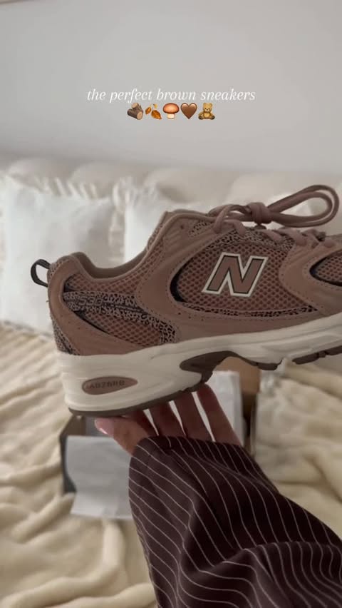 Instagram post by @asyadilerim for Spartoo. Caption reads: [...] ✨it girl✨ sneakers 🙂‍↔️🌸🍄‍🟫 

From....