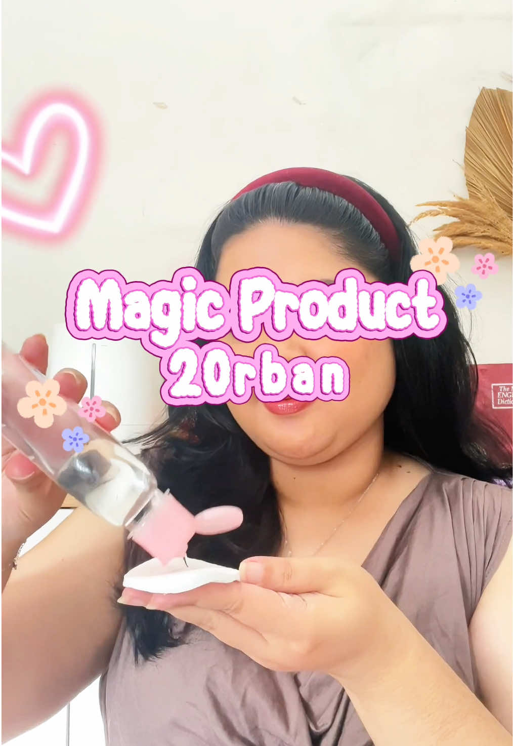 TikTok post by @riaaadiarii for Johnson’s Baby Indonesia. Caption reads: Siapa sangka produk Rp20 ribuan ini ternyata....