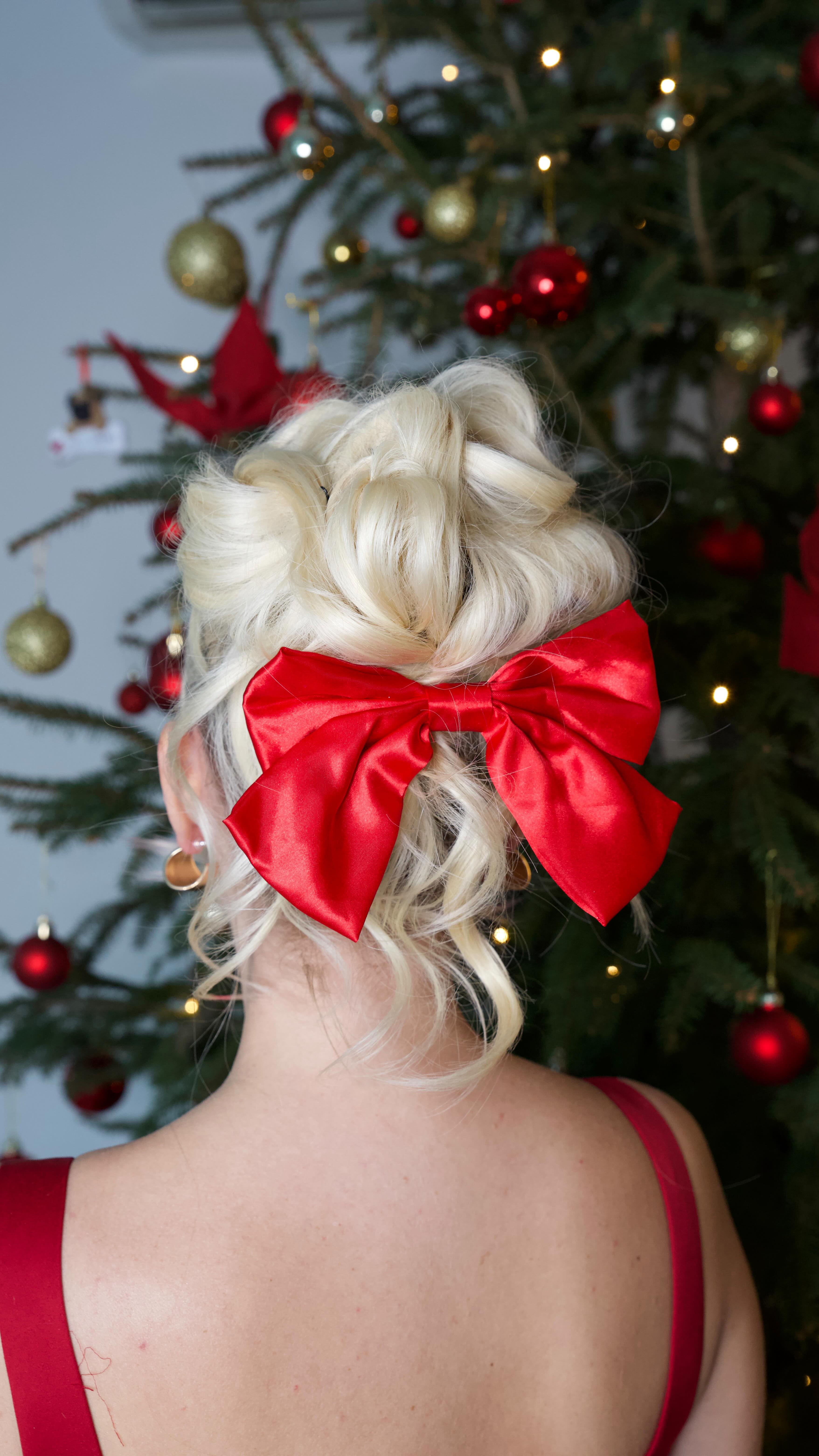 Instagram post by @rantaaho.alisa for BaByliss. Caption reads: Step by step- pikkujoulukampaus❤️🎄 
1. Erottele....