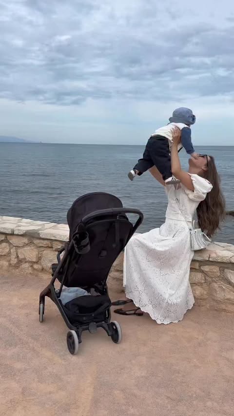 Instagram post by @vendelasvensson for Bugaboo. Caption reads: AD for @bugabooglobal l Travelling smooth and easy....