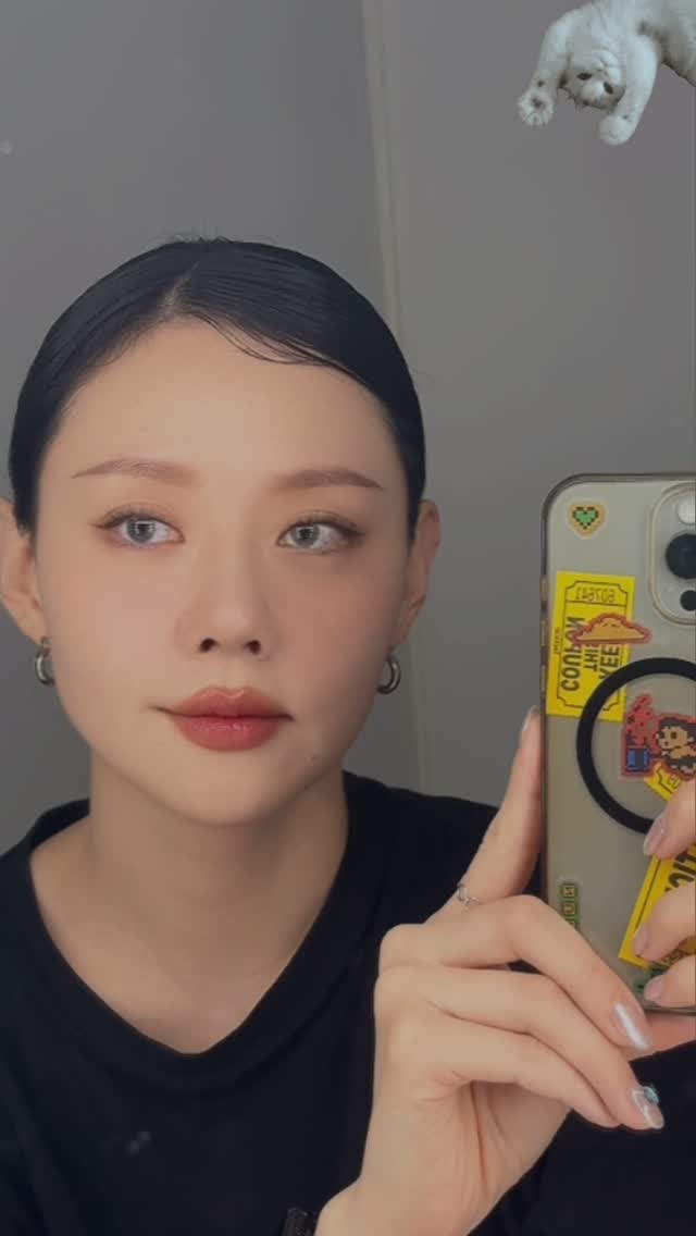 Instagram post by @jenniferha__ for Eyecandys. Caption reads: [...] Ivory Heterochromia 🤍

_____

Wearing....