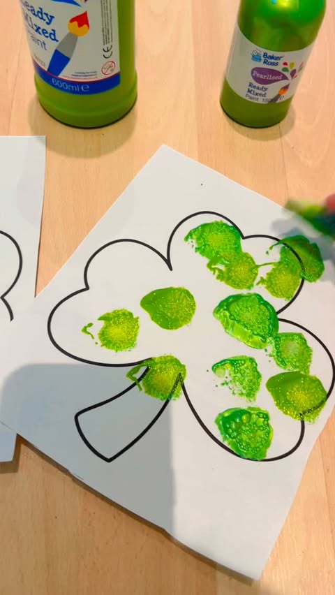 Instagram post by @arts.and.crafts.with.jess for Baker Ross. Caption reads: [...] for St Patrick’s day 💚 Template from....