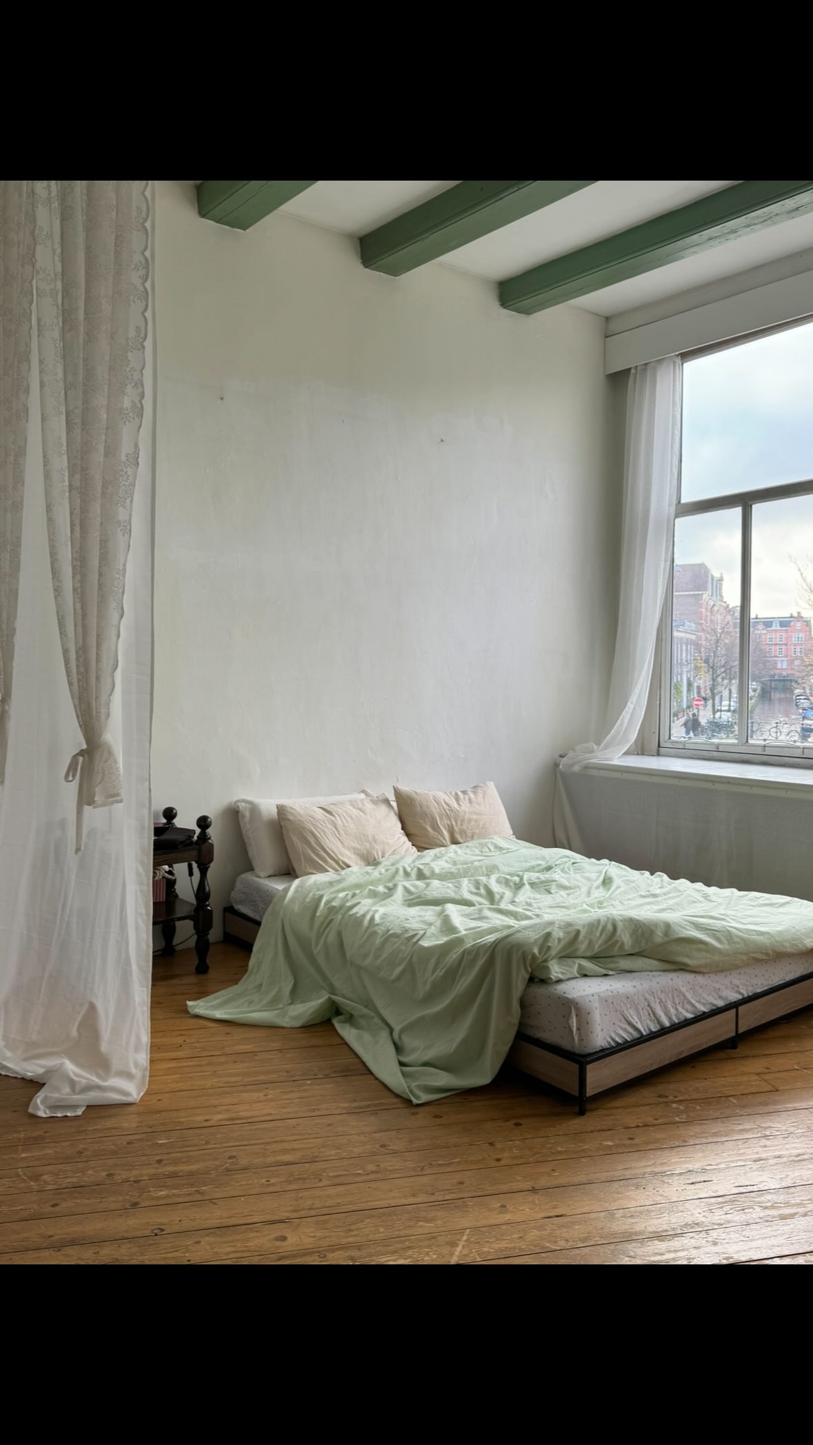 Instagram post by @elsadanielson for Doreandrose. Caption reads: [...] sunday morning in amsterdam with my....