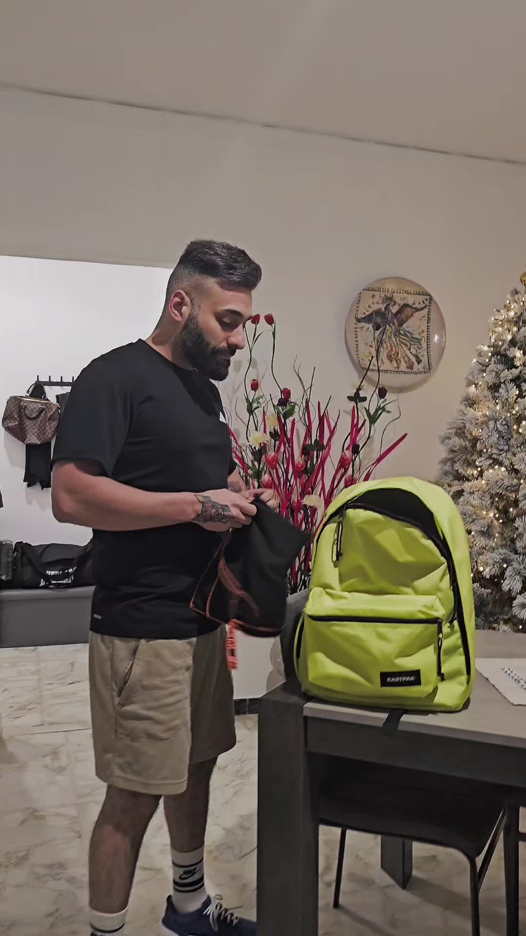 TikTok post by @peppe_e_samantha for Herboxa. Caption reads: #Herboxa Samantha è gelosa 😁 @Herboxa Nutrition .