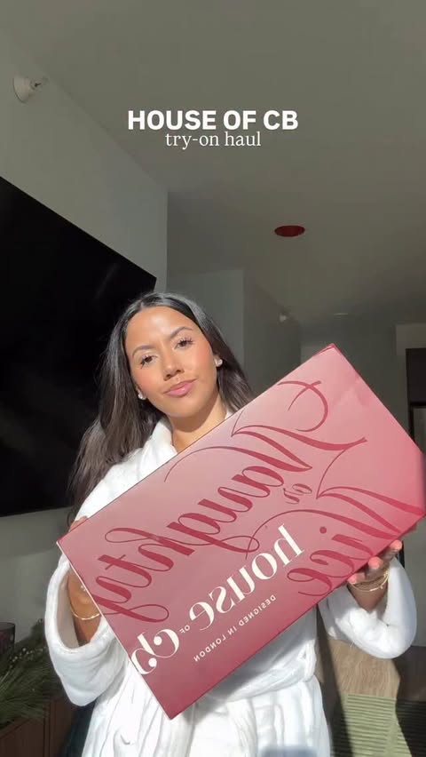 Instagram post by @ohmyletto for House of CB. Caption reads: @houseofcb sent me some gorgeous pieces!....