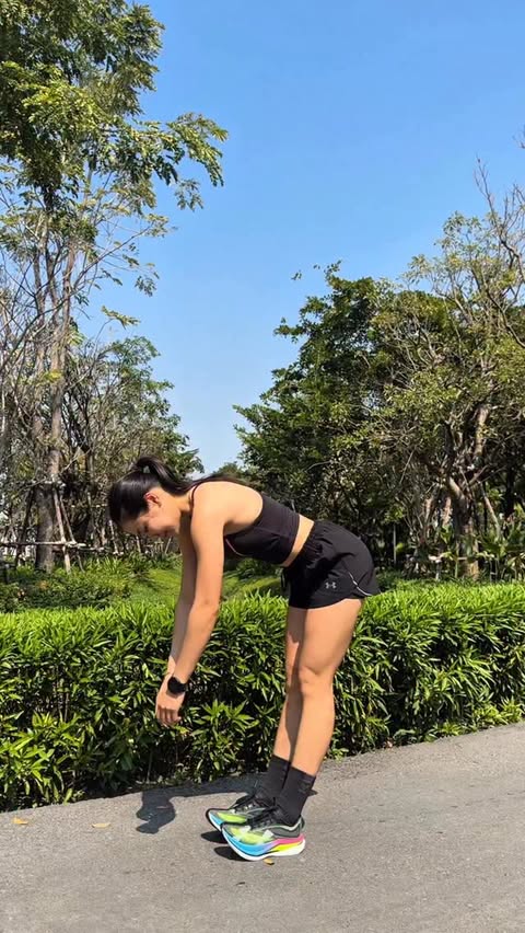 Instagram post by @sea__t for Under Armour. Caption reads: 👟UA Velociti series ครบทั้งตัวซ้อมและตัวเเข่ง....