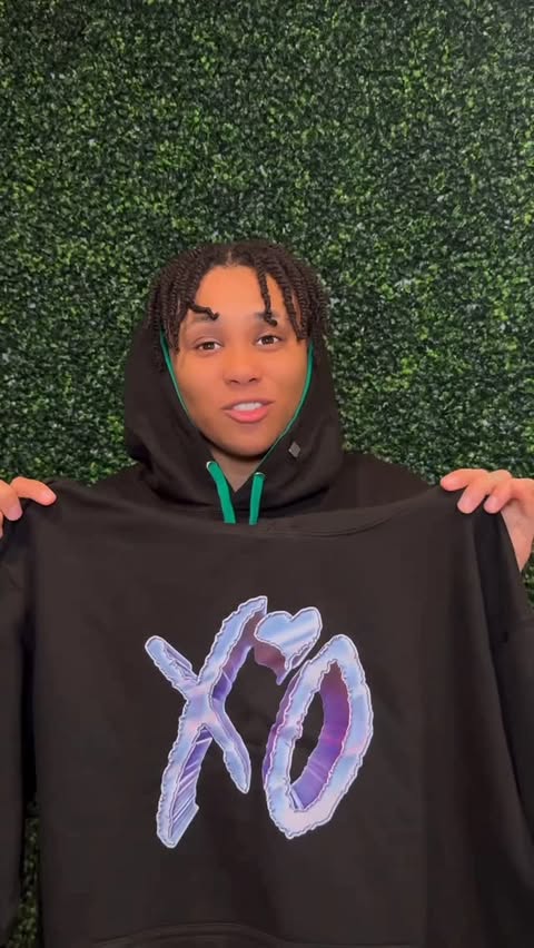 Instagram post by @ajalways_jammin for Streetshirts. Caption reads: [...] bio. 🖤 SPECIAL CODE: 90SJEWEL #ad....