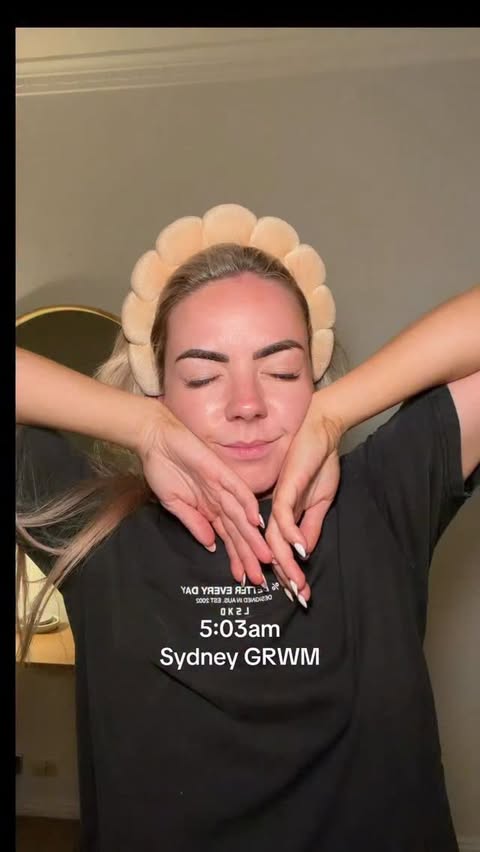 Instagram post by @acountydownunder for BPerfect Cosmetics. Caption reads: [...] Getting that sun kiss glow with....