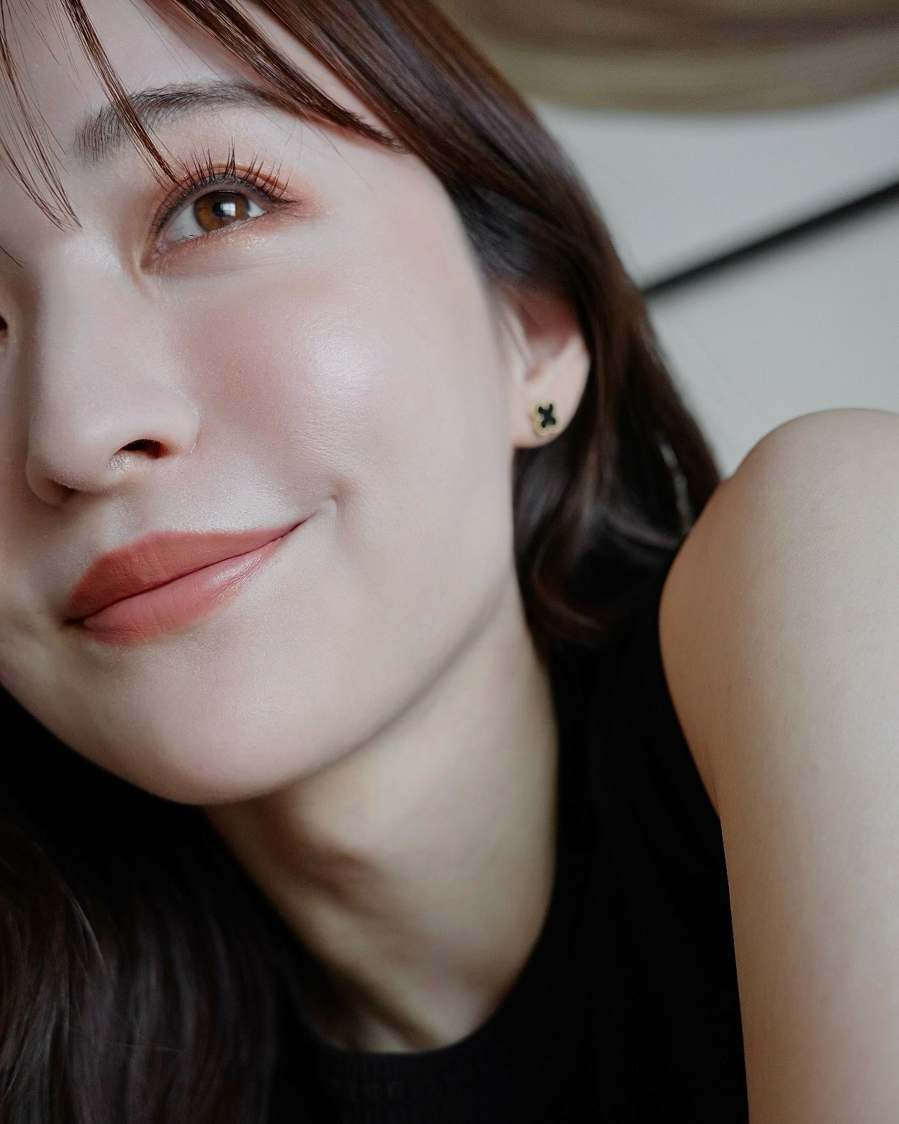 Instagram post by @yuumikono125 for KANEBO. Caption reads: KANEBOまたやってくれましたよ、、😮‍💨🖤

開発担当は誰なの？
毎度この天才は誰なの？
....