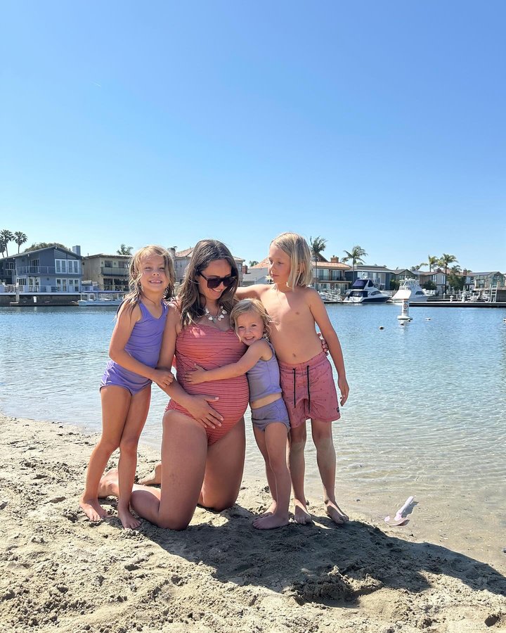 Instagram post by @mianoelcluff for Albion Fit. Caption reads: [...] summer🌊🌞 my bump friendly suit from....