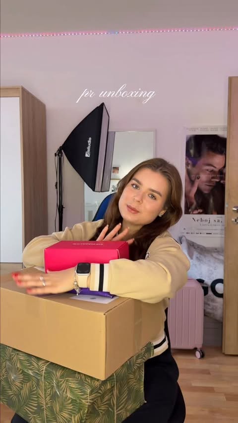 Instagram post by @cristiepancurova for Mobilfox. Caption reads: ďakujeem 💕🎀 @mobilfox_sk @mobilfox.official....