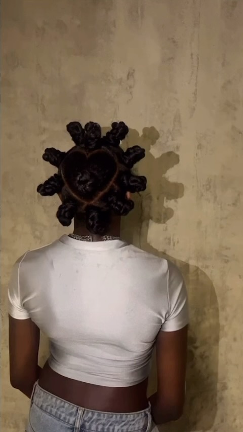 Instagram post by @kherispoppin for Beautycon. Caption reads: Get ready with me with @sheamoisture at @beautycon....