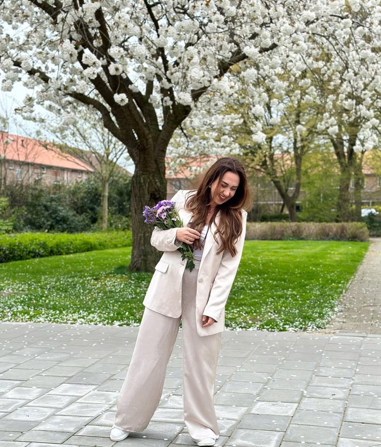 Instagram post by @ysmnn28 for Wehkamp. Caption reads: Hayat kisa
Affet
Yardim et
Sükret
Sev
Gülumse
ve....