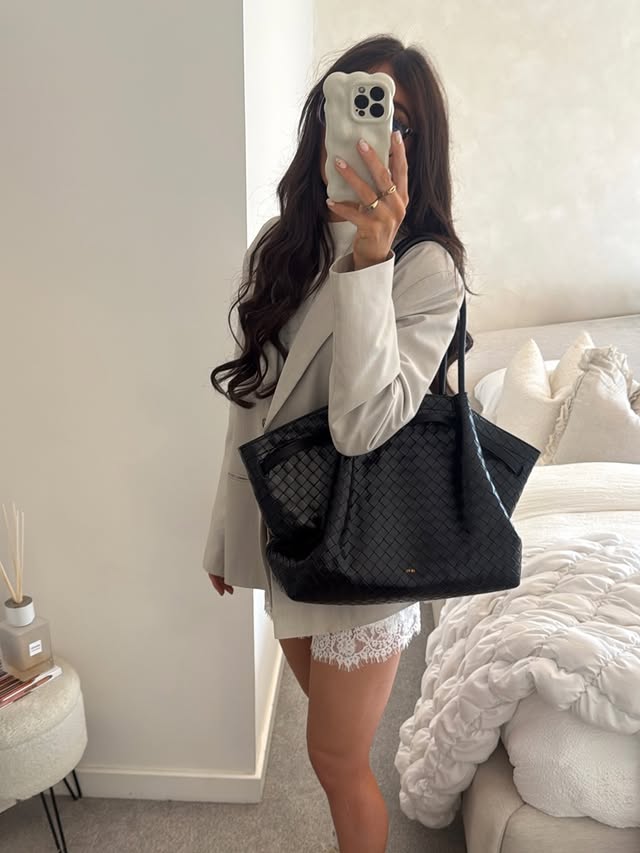 Instagram post by @_atlillis for JW PEI. Caption reads: [...] for the bag 👝🫶🏼 obsessed with her …....