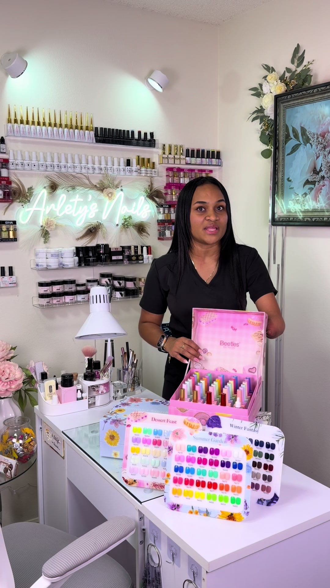TikTok post by @arlet_oliva for Beetles Nail Boutique. Caption reads: [...] #manicurista @Beetles Nail Boutique.