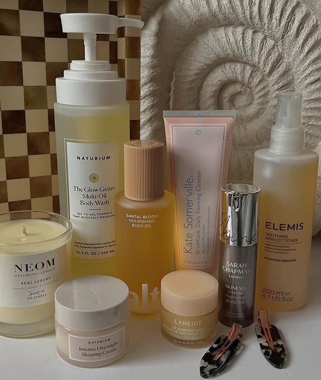 Instagram post by @beautyloveswithcj for Kate Somerville. Caption reads: Sunday calls for a cosy routine…

*Some products....